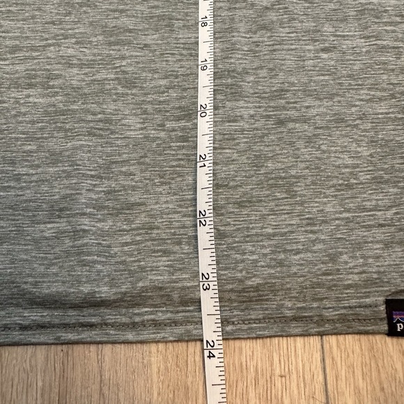 Patagonia Capilene Daily Women's Crew Neck T Shirt Size Medium. Mountain Print - Picture 6 of 7